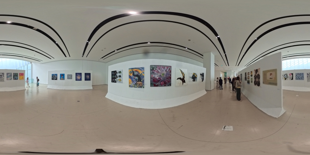 รับชมนิทรรศการถ่ายทอดถอดรหัสศิลปะข้ามรุ่น ART DNA HUB รูปแบบ VIRTUAL GALLERY 360 องศา